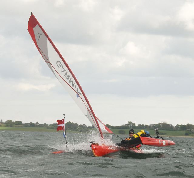 Liva og Suzi kÃ¦mper med vinden / Liva and Suzi batteling with the wind.