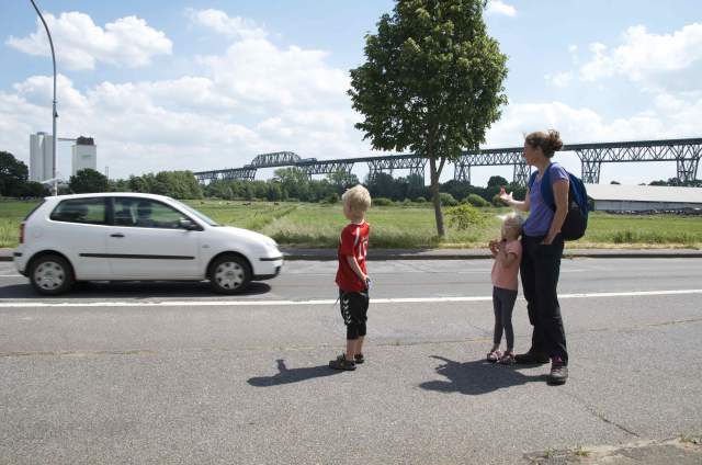 Fra camping pladsen prøvede vi at stoppe den ind til Burg, uden held / From the the Campground we tried to hitchhike to Burg, but without any luck!