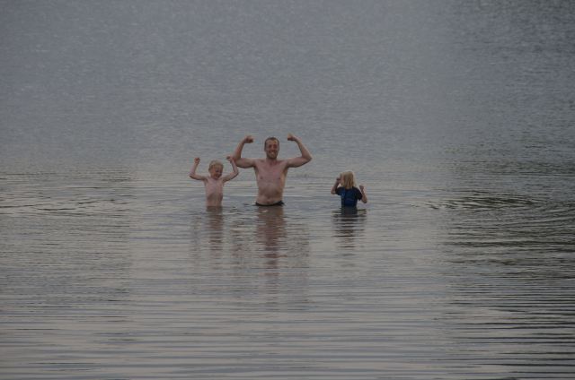 Og leg i vandet / and playing in the water / en spleen in het water
