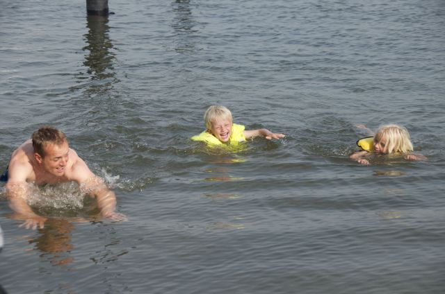 Vi elsker at svømme / Lots of swimming / We houden van zwemmen.